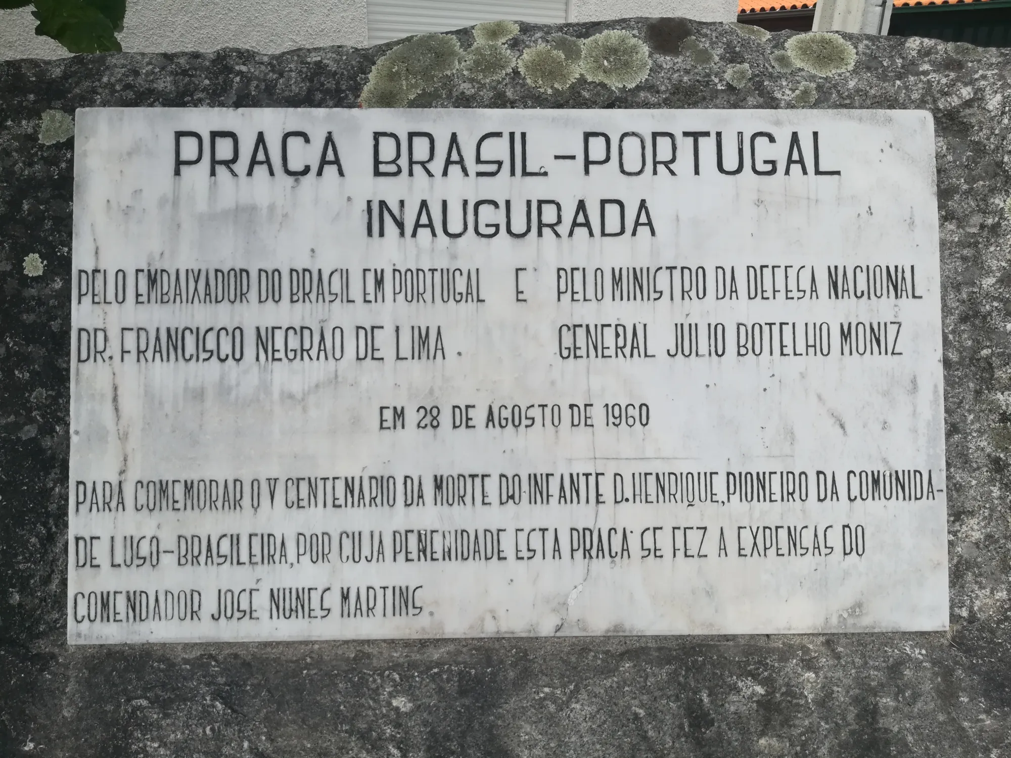 Praça Brasil-Portugal construída e doada pelo Comendador José Nunes Martins